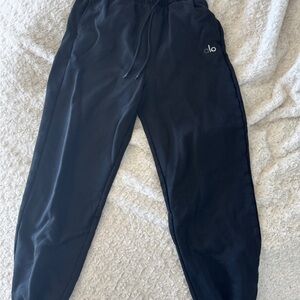 ALO Yoga Accolade sweatpants in black size medium